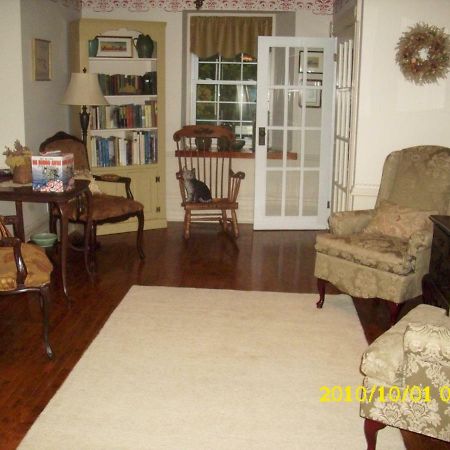 The Old Shipman House Bed & Breakfast Kemptville ภายนอก รูปภาพ