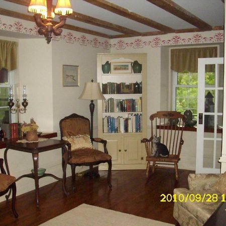 The Old Shipman House Bed & Breakfast Kemptville ภายนอก รูปภาพ