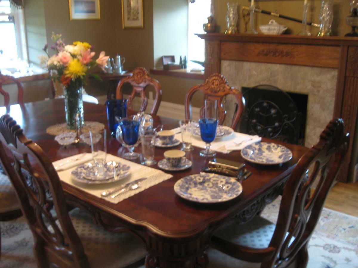 The Old Shipman House Bed & Breakfast Kemptville ภายนอก รูปภาพ