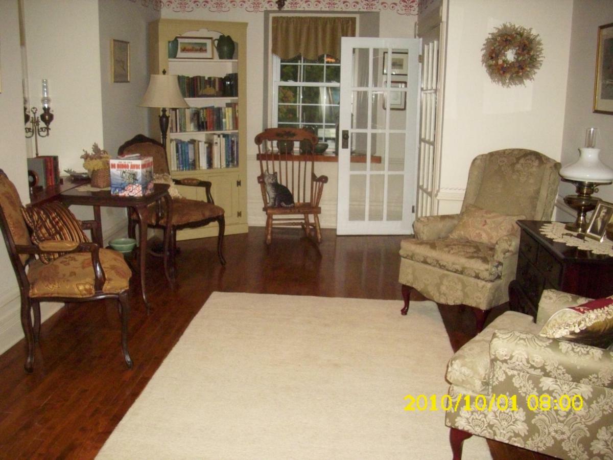 The Old Shipman House Bed & Breakfast Kemptville ภายนอก รูปภาพ