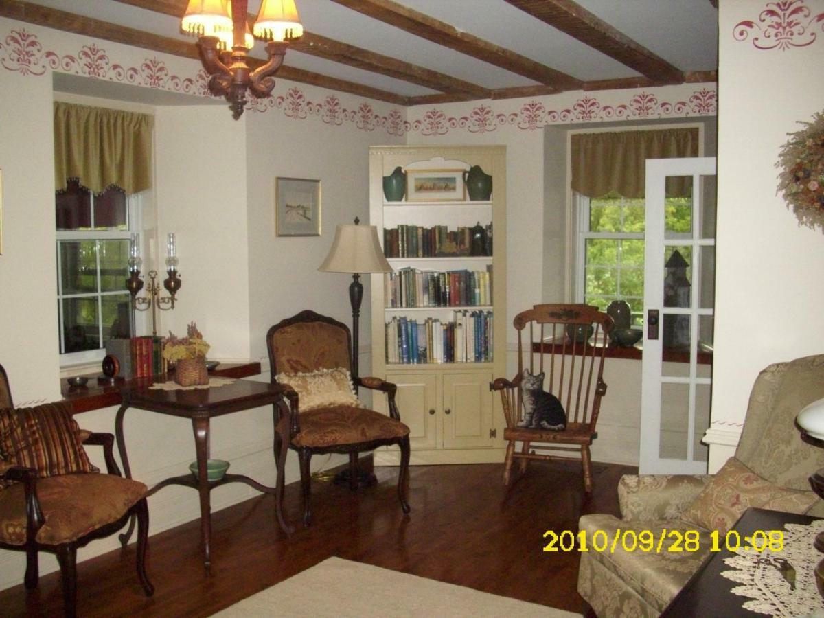 The Old Shipman House Bed & Breakfast Kemptville ภายนอก รูปภาพ